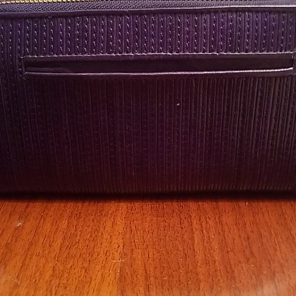 Elliott Lucca Handbag and Wallet - Picture 5 of 15